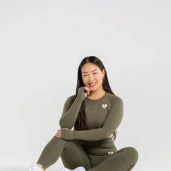 WOMEN'S BEST Power Seamless Long Sleeve Crop Top | Khaki