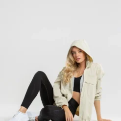 WOMEN'S BEST Hold Windbreaker | Sand