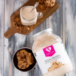 WOMEN'S BEST Vegan Protein + Shaker NUTRITION